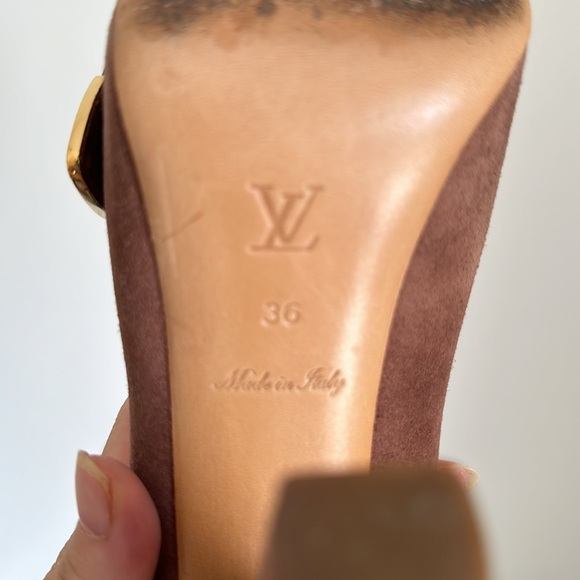 Authentic Louis Vuitton suede heels - Picture 7 of 7